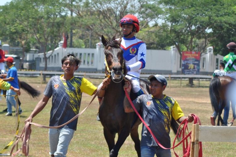 Atlet Kuda Pacu, Muhammad Panji Saputra (22) saat berlaga dalam ajang Porprov Jatim VIII tahun 2023. 