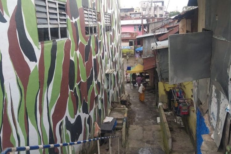 Rumah warga di Kampung Aur Lingkungan IV, Kelurahan Aur, Kota Medan, sudah kelihatan bersih dari genangan banjir akibat meluapnya Sungai Deli, Jumat (14/5/2021). 