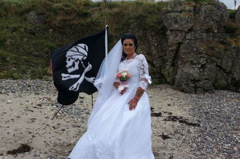 Perempuan Asal Irlandia Utara Ini Menikah dengan Hantu Bajak Laut