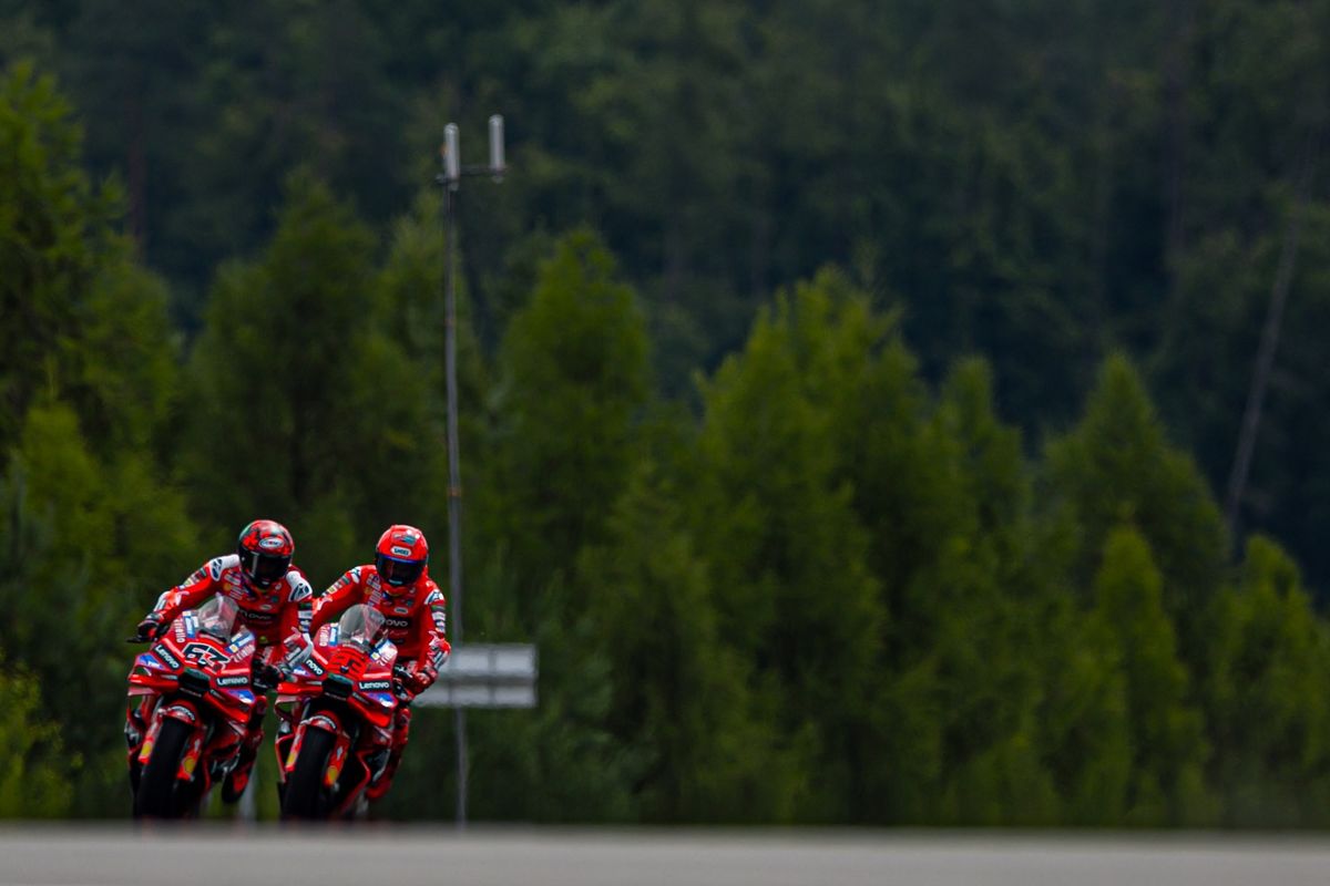 Francesco Bagnaia saat berlaga pada MotoGP Ceko 2025