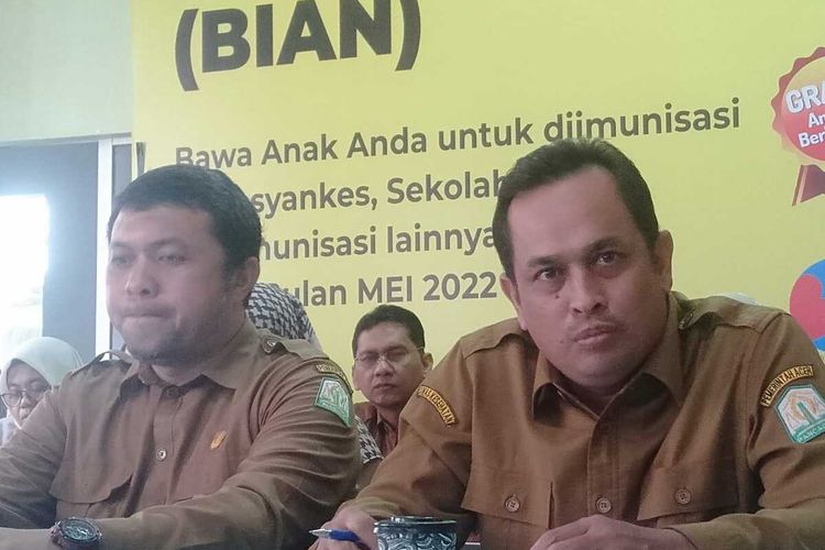 Kepala Dinas Kesehatan Aceh, dr Hanif (kanan)