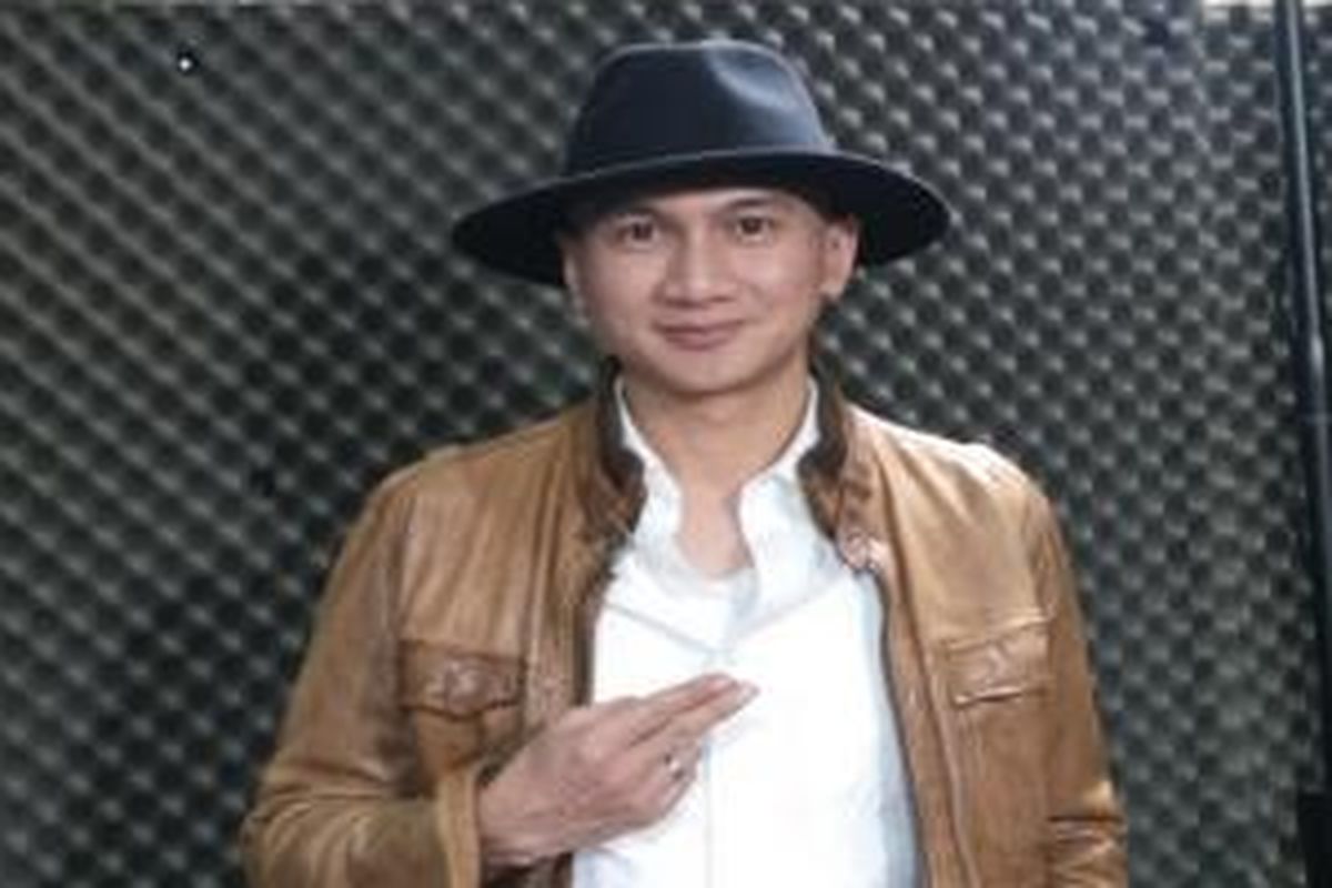 Anji diabadikan usai tampil dalam program bincang-bincang musik K-Akustik yang disiarkan secara live streaming di Kompas.com, Rabu (8/4/2015), pukul 19.00 WIB.