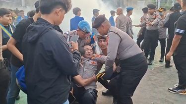 PMII Selidiki Pria Berkaus Putih yang Tabrak AKBP Adri hingga Patah Kaki Saat Demo DPR