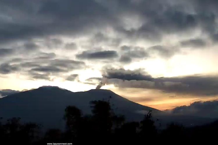Kondisi Gunung Marapi, Sumatra Barat, Sabtu (23/12/2023).
