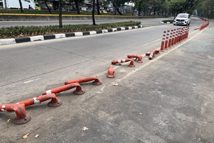 Stick Cone Jalur Sepeda di Jakut Meleyot dan Hilang, Pengendara Motor Khawatir Melindas