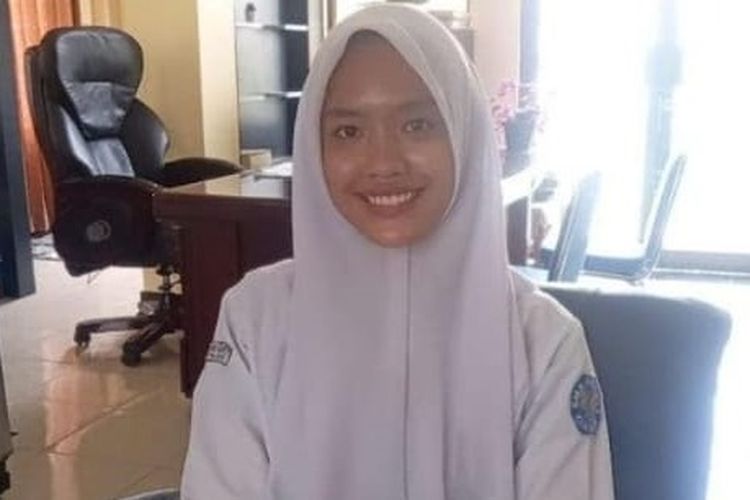 Pelajar SMAN 1 Cianjur, Nadina Yutana, lolos Paskibraka Nasional. 