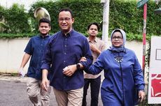 Nyoblos Pilkada 2024, Outfit Anies Baswedan Sekeluarga Serba Biru Tua