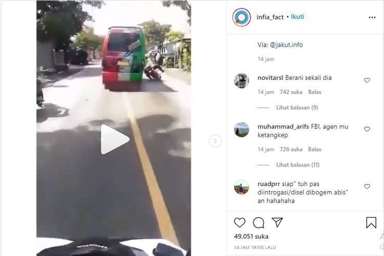 Tangkapan gambar video viral sebuah mobil yang kabur saat razia malah membuat celaka petugas.