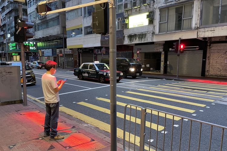 Ilustrasi penyeberangan di Hong Kong