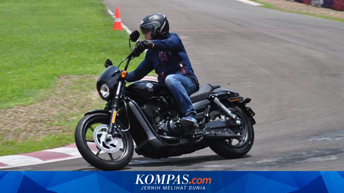 Meliuk Lincah dengan Harley-Davidson Street 500