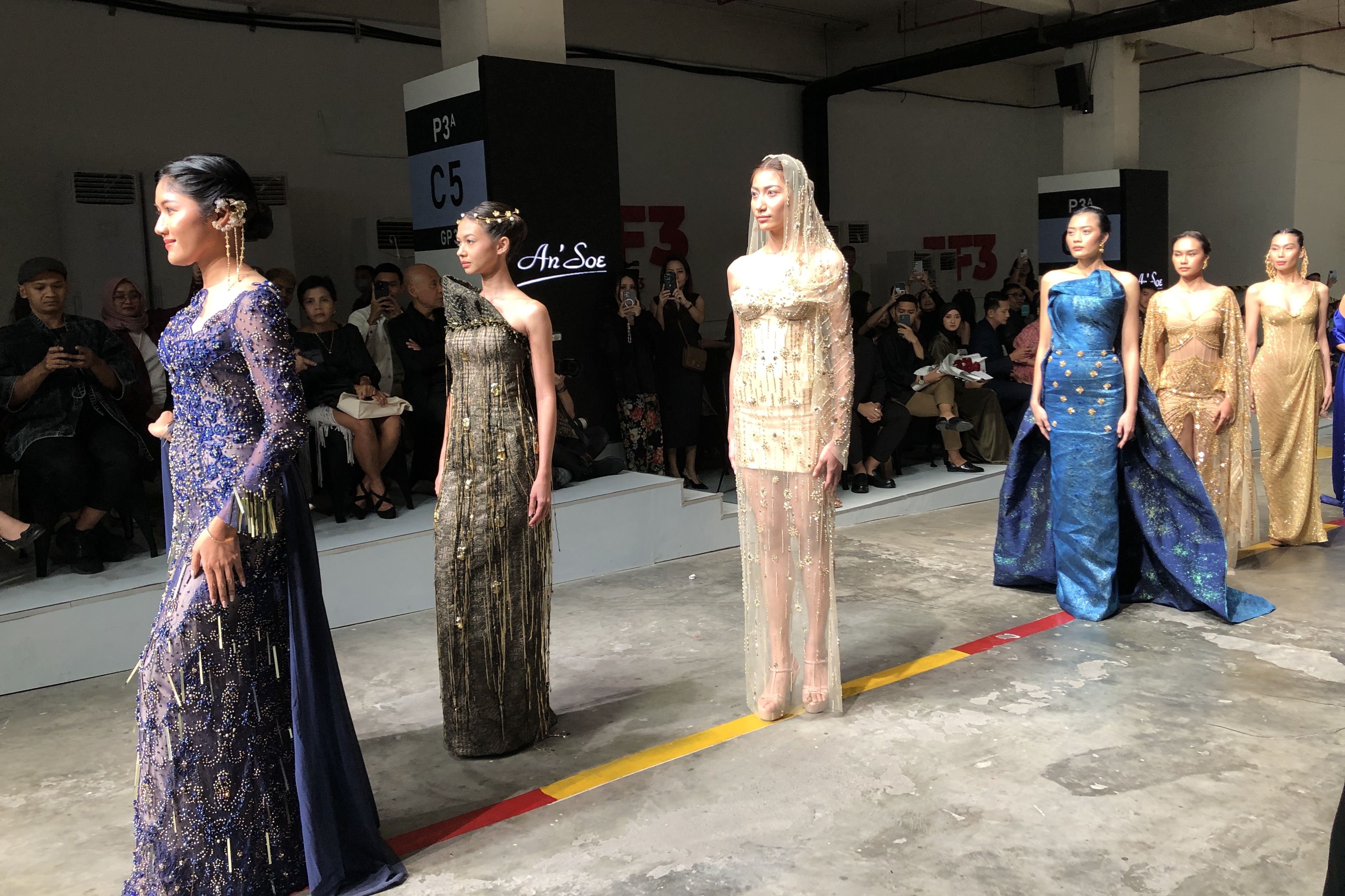 Erina Gudono Tampil dengan Kebaya Modern di JF3 Fashion Festival 2023