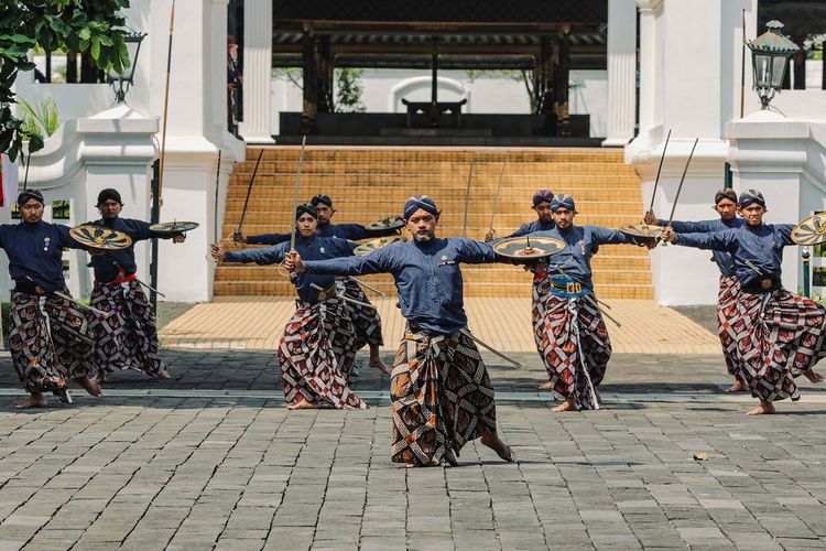 Prajurit atau bregada Keraton Yogyakarta saat gladi resik Grebeg Maulud 2025.