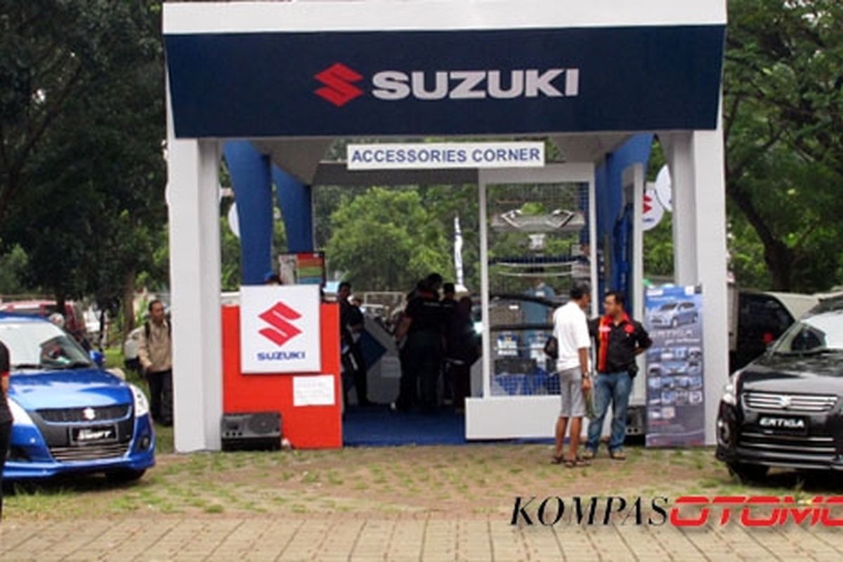 Bursa suku cadang dan aksesori mobil Suzuki di POMS 2013.