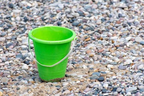 Cara Mudah Menambal Ember Plastik yang Pecah dan Bocor