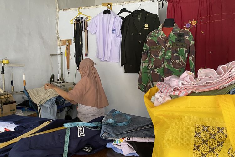 Protes Penjahit Saat Listrik Padam di Malang: Orderan Hilang, Ratusan Ribu Rupiah Melayang