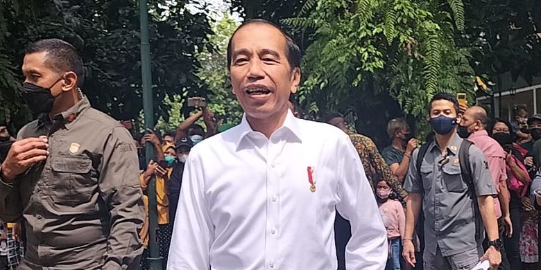 Presiden RI Joko Widodo (Jokowi) saat berkunjung ke Taman Balekambang Solo, Jawa Tengah, pada Kamis (26/5/2022).