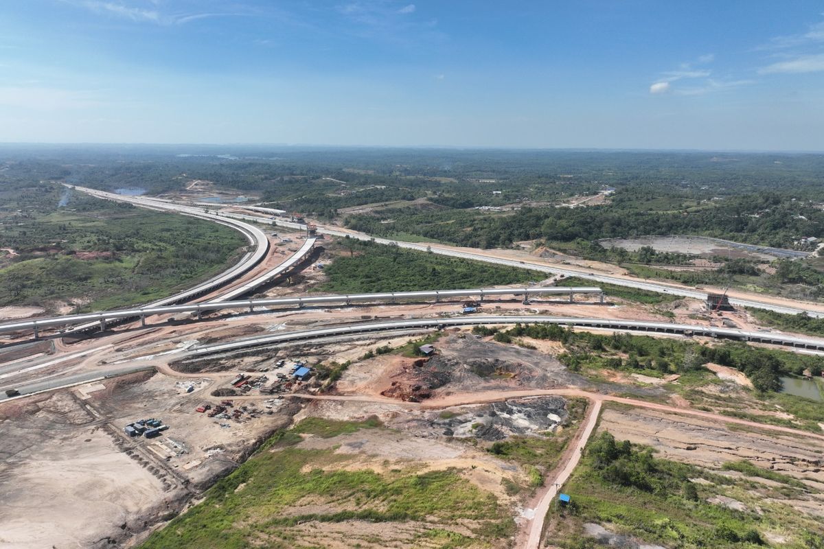 Jalan Tol Sepinggan Paket 1B yang menghubungkan Bandara Internasional Sultan Aji Muhammad Sulaiman Sepinggan dengan Tol Balikpapan-Samarinda, Kalimantan Timur, tembus 3,5 persen