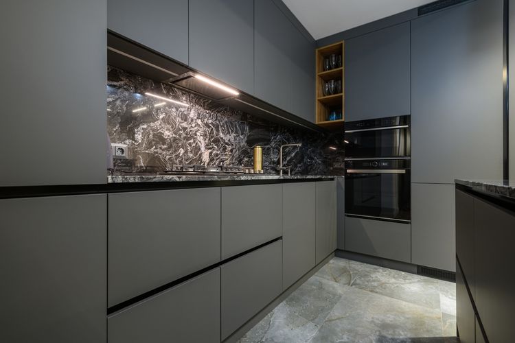 Ilustrasi dapur bernuansa hitam putih yang terlihat mewah