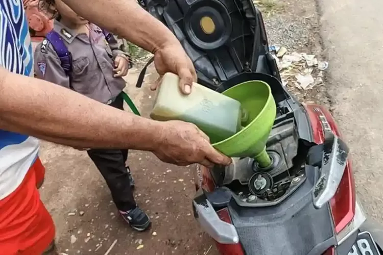Pertalite Langka, Warga Sekayu Terpaksa Beli Eceran Rp 13.000 per Liter