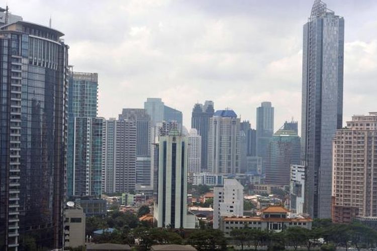 Kondisi kawasan perkantoran di Kuningan yang masuk ke kawasan bisnis Segitiga Emas (Sudirman-Thamrin-Kuningan) di Jakarta terus dipenuhi gedung-gedung baru, Selasa (29/1/2013). Pasar perkantoran di Jakarta tahun 2014, diprediksi mengalami perlambatan pertumbuhan akibat kontraksi permintaan. 