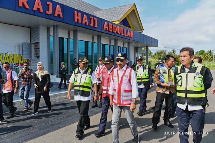 Menteri Perhubungan (Menhub) Budi Karya Sumadi Hal itu diungkapkannya ketika meninjau Bandara Raja Haji Abdullah di Tanjung Balai Karimun, Kepulauan Riau (Kepri) pada Kamis (8/2/2024). 