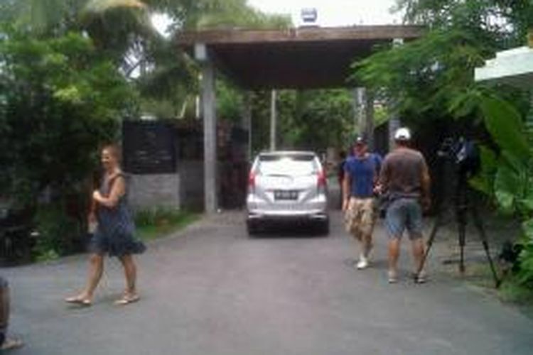 Pasca dibebaskan secara bersyarat Senin (10/2/2014) pagi ini, Schapelle Leigh Corby langsung dibawa oleh kakak iparnya, Wayan Widyartha ke vila Sentosa di Jalan Pura Telaga Waja Seminyak-Bali. 