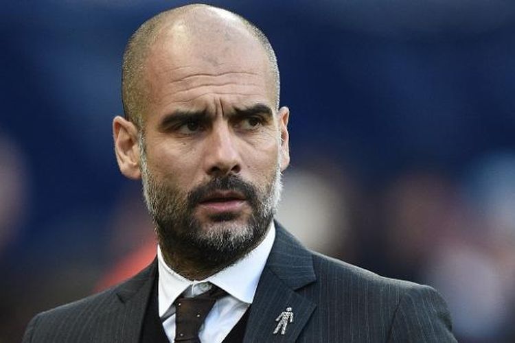 Ekspresi Manajer Manchester City, Josep Guardiola, saat laga Premier League kontra Burnley, di Stadion Etihad, Senin (2/1/2017).