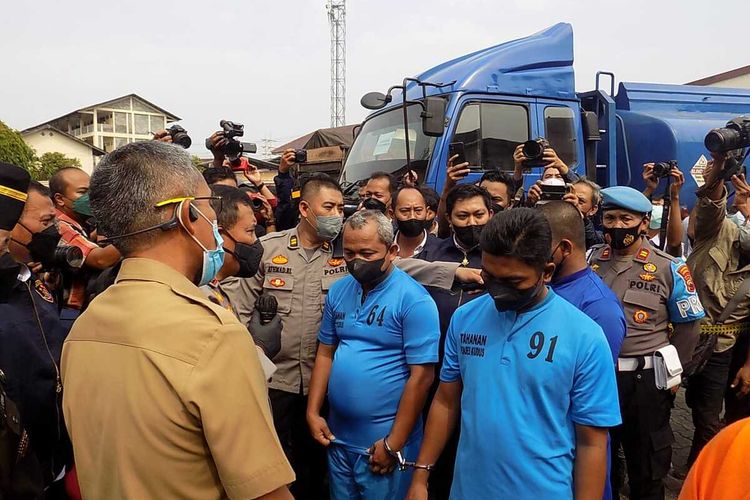 Abdul Wahab (42) PNS Kudus saat dihadirkan dalam jumpa pers di Mapolrestabes Semarang, Senin (5/9/2022).