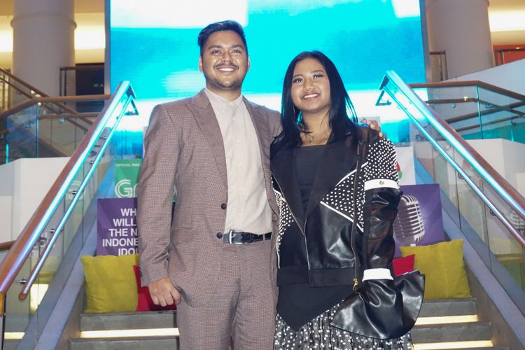 Maria Simorangkir dan Ahmad Abdul dalam jumpa pers Grand Final Indonesian Idol 2018 di Plaza Indonesia, Tanah Abang, Jakarta Pusat, Selasa (10/4/2018).
