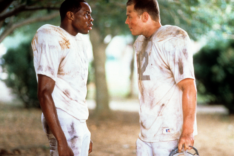 Wood Harris and Ryan Hurst in Remember the Titans (2000)