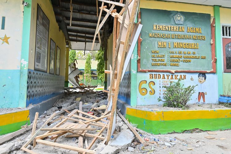1.378 Sekolah di Flores Rusak akibat Gempa, 923 Masih Libur Sementara