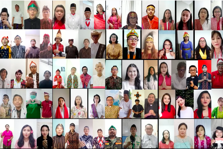 Katolik Garis Lucu dan 18 pesohor Indonesia menyanyikan lagu Merah Putih karya Gombloh untuk merayakan Hari Kemerdekaan RI.