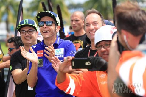 Valentino Rossi Tak Ingin Kalah dari Dua Muridnya di MotoGP 2019