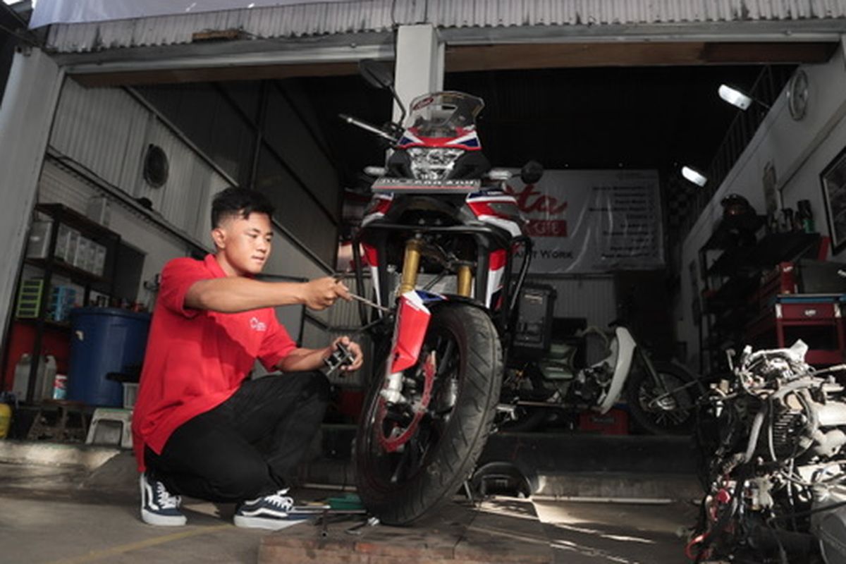 Bengkel Esta Garage di Canggu, Bali, milik wirausahawan muda usia 22 tahun, lulusan SMK.