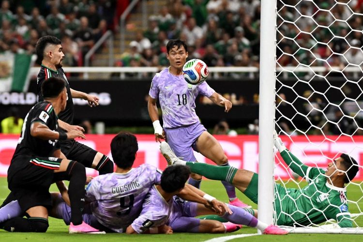 Kata Kiper Meksiko Usai Gagalkan Peluang Emas Korea Selatan dengan Satu Tangan