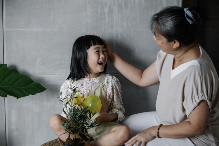 Psikolog Bagikan 7 Kebiasaan yang Bisa Membangun Kedekatan dengan Cucu