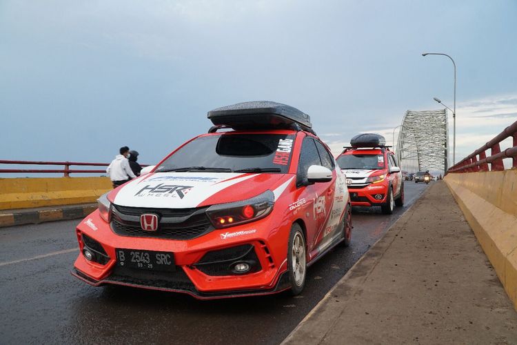 Dua mobil dengan pelek HSR Wheel melakukan roadtrip di Pulau Sumatera untuk membuktikan ketangguhan dan ketahanan pelek.