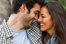 Pasangan Lebih Muda Lebih Bahagia, Apa Iya?