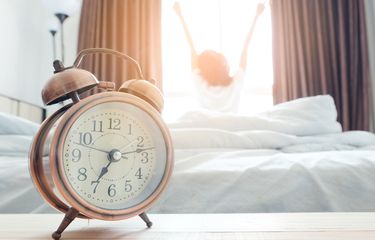 Waktu terbaik makan pagi adalah di satu jam pertama selepas Anda bangun tidur.