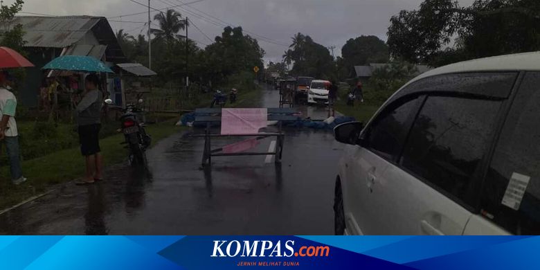Tuntut Pencopotan Penjabat Desa, Warga di Pulau Seram Kembali Blokade Jalan