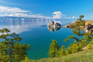 Minibus Terperosok di Danau Terdalam Dunia yang Membeku, 8 Orang Tewas
