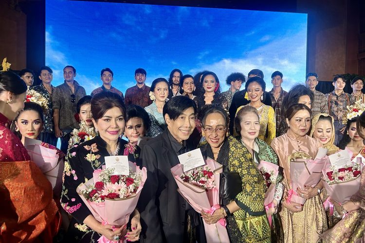 KOWANI dan Guruh Soekarnoputra Rayakan Hari Batik Nasional dengan Pergelaran Wastra