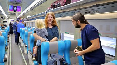 Rekor Baru, 129.105 Turis Asing Naik KA Jarak Jauh, Ini Stasiun Favoritnya