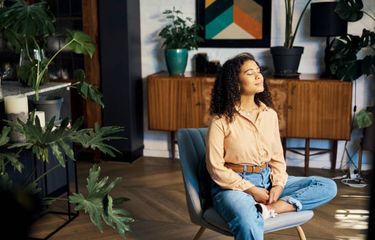 Ilustrasi cara sederhana melatih mindfulness.