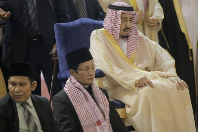 Raja Arab Saudi Salman bin Abdulaziz al-Saud shalat di Masjid Istiqlal, Jakarta Pusat, Kamis (2/3/2017). Kunjungan Raja Salman ke Indonesia setelah 47 tahun lalu dalam rangka kerjasama bilateral Indonesia - Arab Saudi.