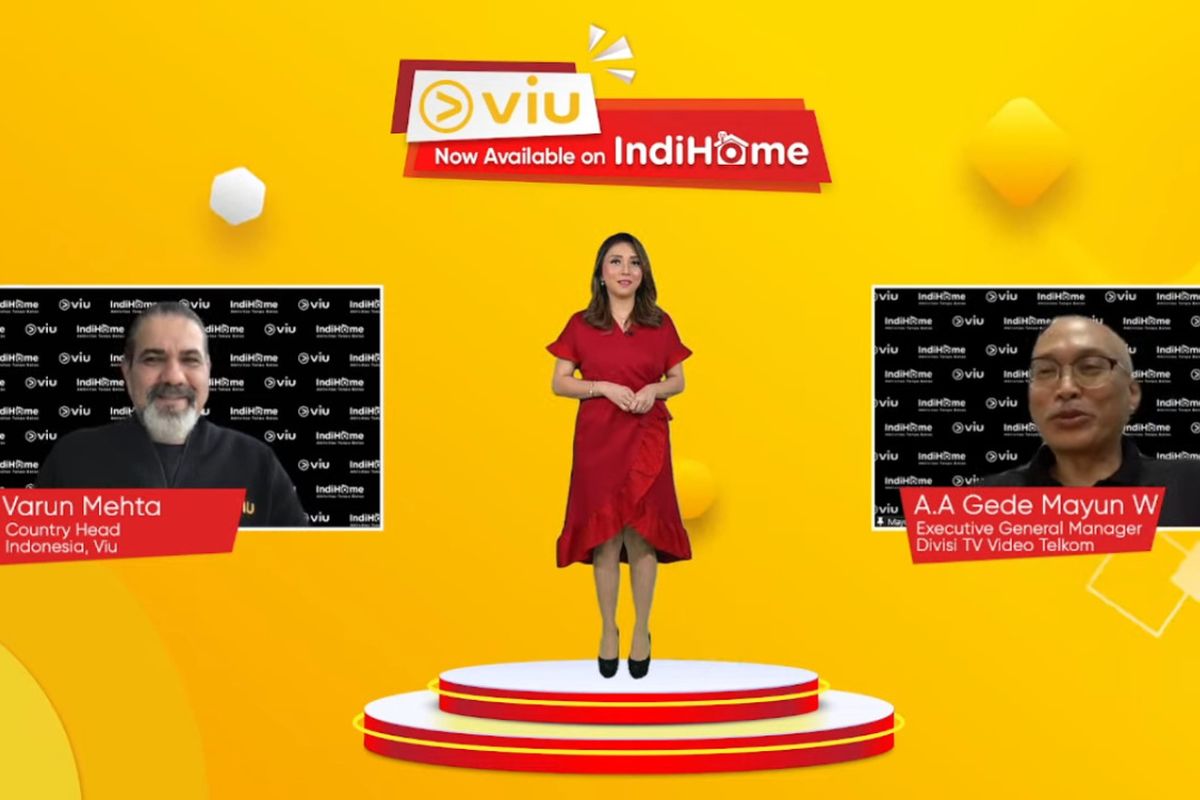 Executive General Manager TV dan Video Telkom A. A. Gede Mayun (kanan) bersama Country Head Viu Varun Mehta (kiri) pada live pers conference terkait kerja sama layanan streaming video over-the-top (OTT) IndiHome & Viu, Rabu (1/9/2021).