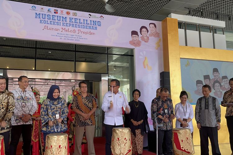 Pembukaan rangkaian kegiatan Museum Keliling Koleksi Kepresidenan oleh Wali Kota Bogor di Balai Kirti, Bogor, Rabu (18/10/2023).
