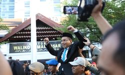 Suasana Haru Warnai Pelepasan Jabatan Wali Kota Makassar Danny dan Wakilnya