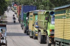 Kenapa Truk Sering Parkir di Pinggir Jalan Tol?