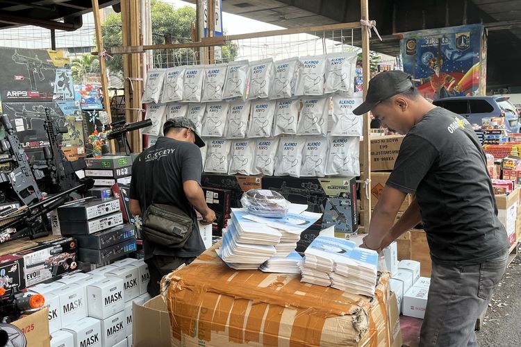 Harga Masker di Pasar Asemka Jakbar Naik 2 Kali Lipat